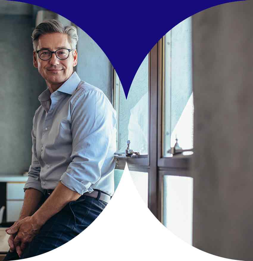 https://raelumcapital.com/wp-content/uploads/2020/10/our_team_01.jpg